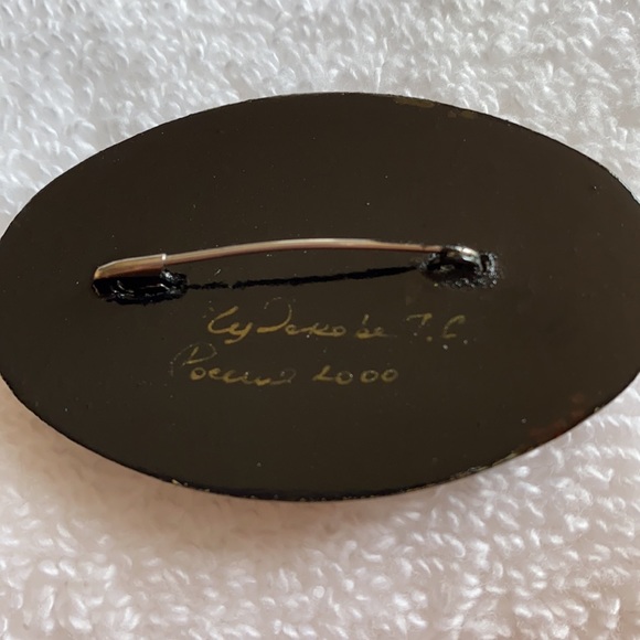 Russian hand painted wooden pins/brooch (set of 2) - Picture 5 of 6